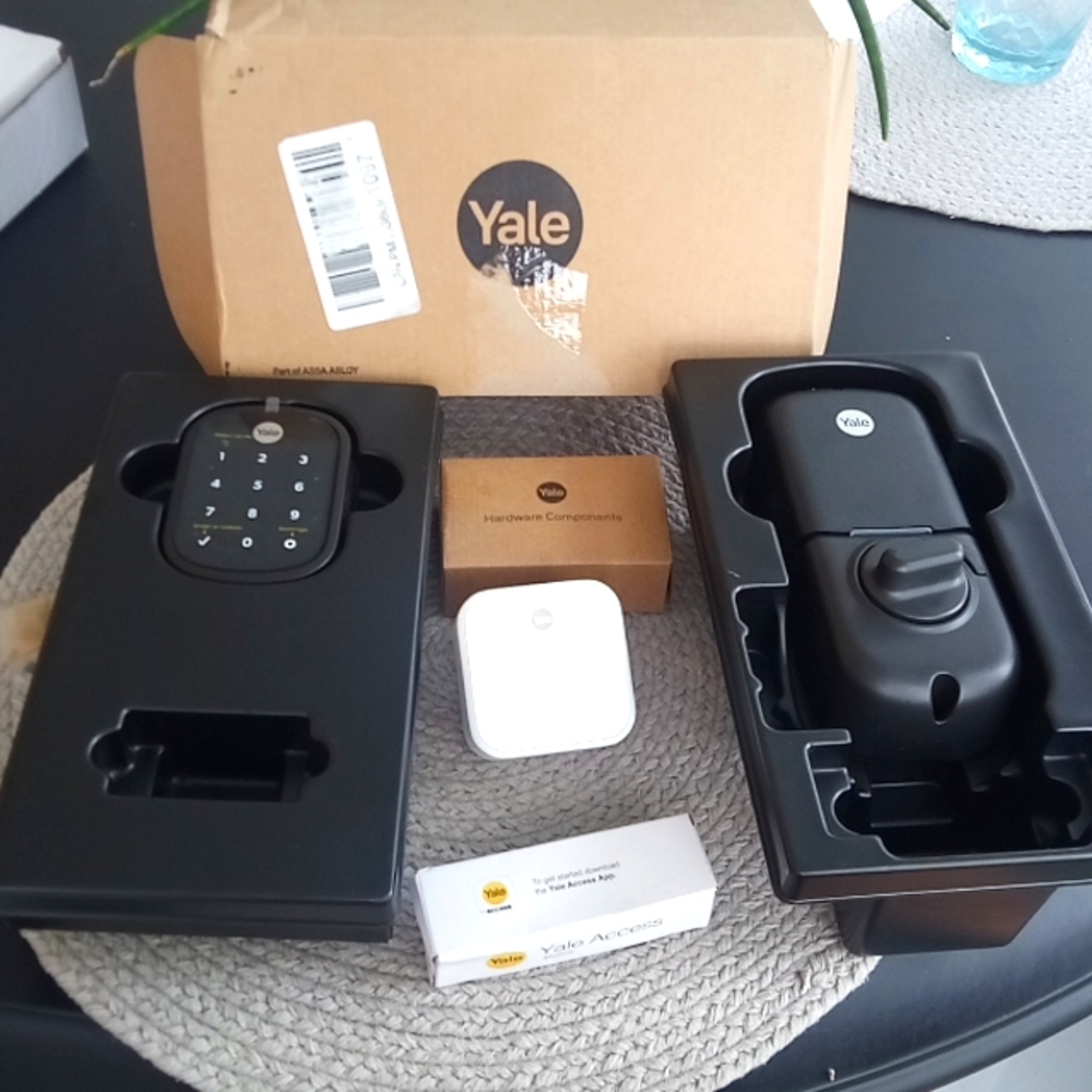 Yale  keyless deadbolt lock system